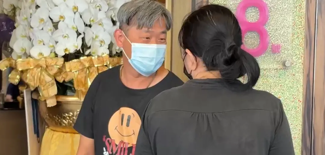 顏正國病逝,鮮少曝光的親舅舅任長彬也現身靈堂,陪顏正國最後一程。(圖/徐敏娟攝)