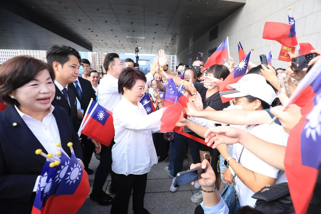 盧秀燕受到市民熱烈歡迎。（圖/台中市府提供）