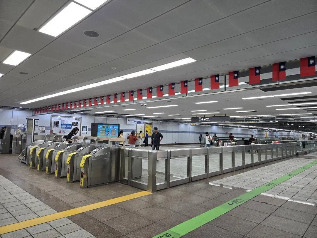 台北捷運為慶祝雙十國慶，在15個重要車站推出特別企劃。（圖／北捷提供）