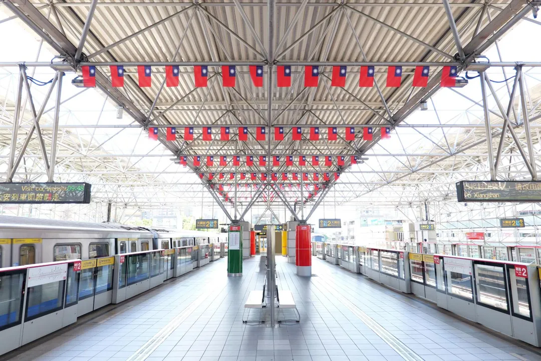 台北捷運為慶祝雙十國慶，在15個重要車站推出特別企劃。（圖／北捷提供）