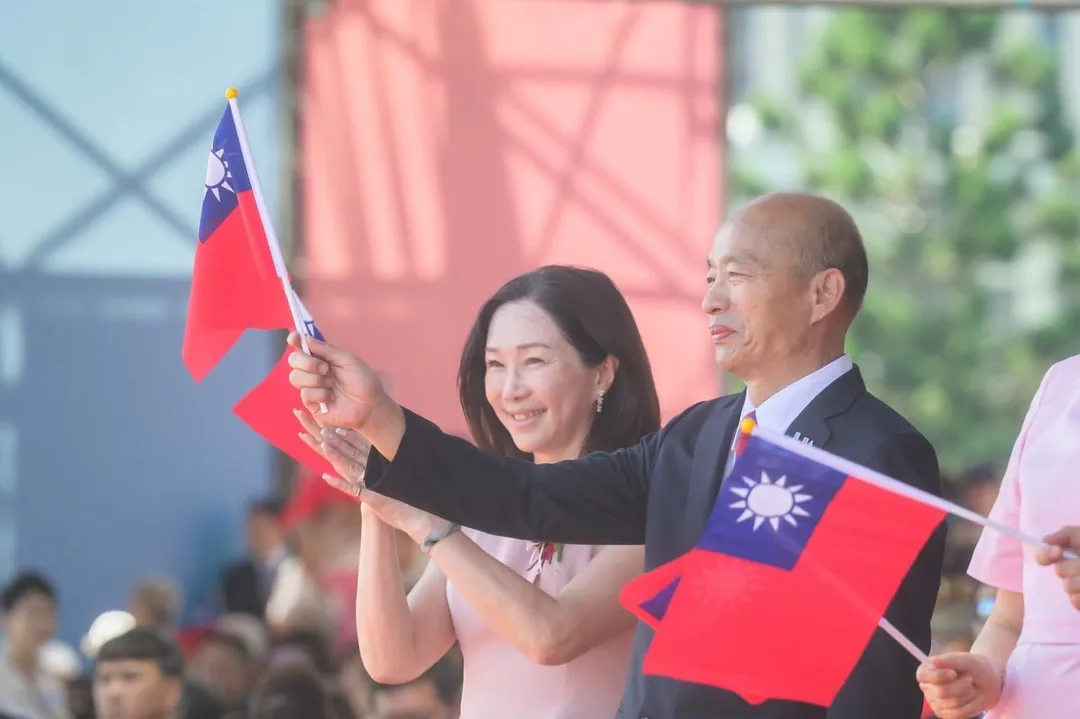 韓國瑜和妻子李佳芬出席國慶大會。(圖/翻攝韓國瑜臉書)