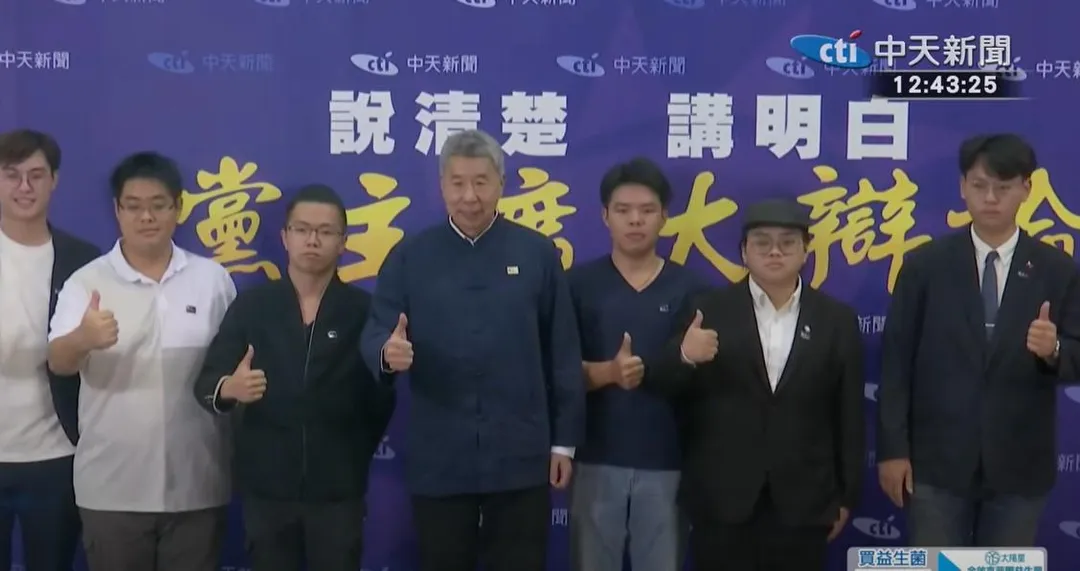 張亞中出席電視辯論。（中天新聞）