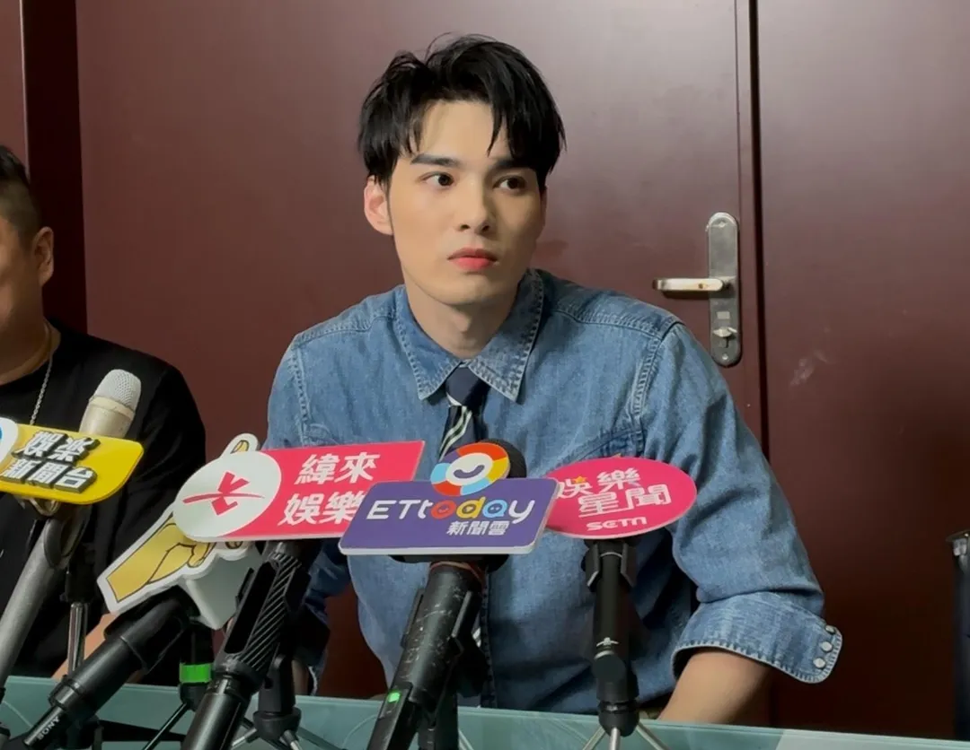 黃偉晉表示還沒有詢問婁峻碩換經紀人的事。（圖／記者郭竹倩 攝）