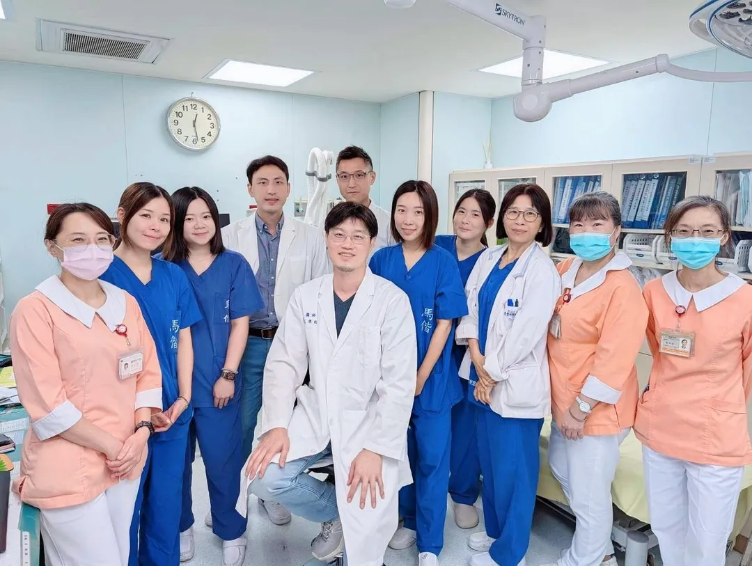 傷口照護中心集結跨團隊的專業醫護人員，共同為病人的傷口復原努力。（圖／馬偕紀念醫院）