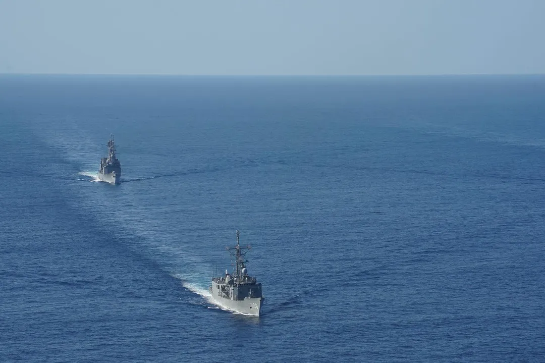 2022「海強」操演的成功級巡防艦(前)、基隆級驅逐艦。(圖/截自海軍臉書)