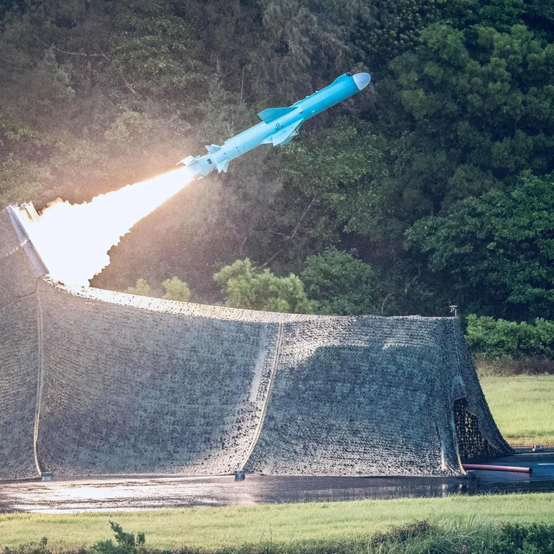 海鋒大隊於「漢光36號」演習中發射雄二飛彈。(圖/軍聞社)