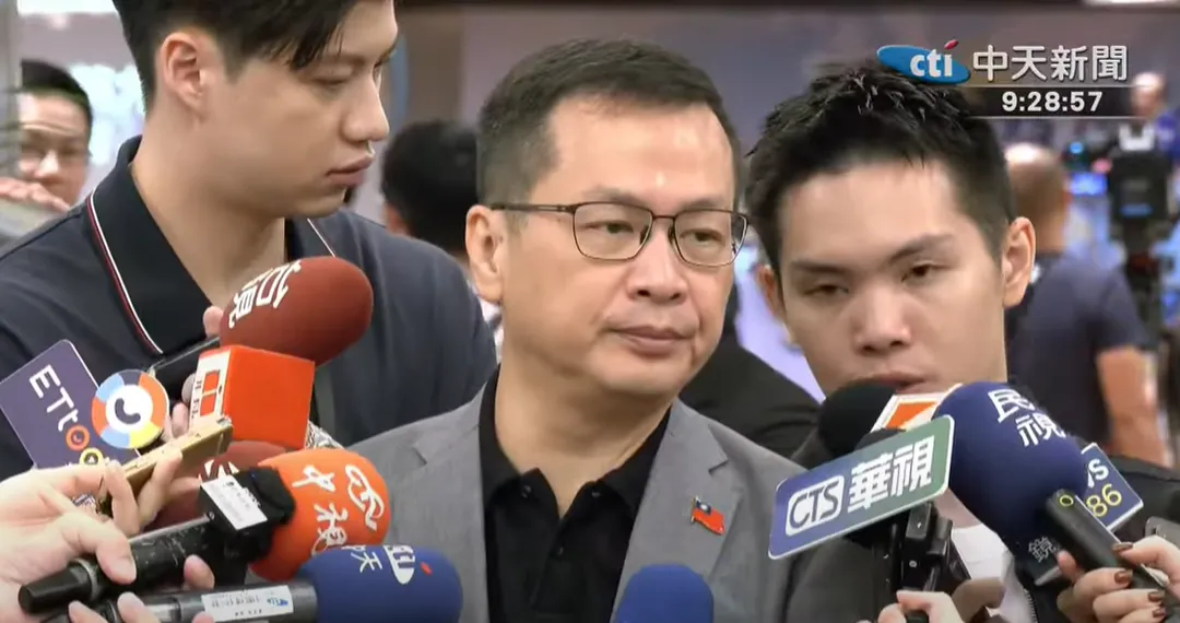 是否擔憂會發生棄保效應。對此，國民黨立委羅智強今受訪則表示自己正向看待。（圖/中天新聞）