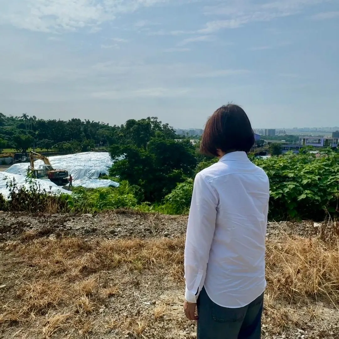 陳菁徽認為，大坪頂的「柏油山」不只是對自然景觀的破壞，更是對法律與社會良知的挑釁。（圖／翻攝陳菁徽臉書）