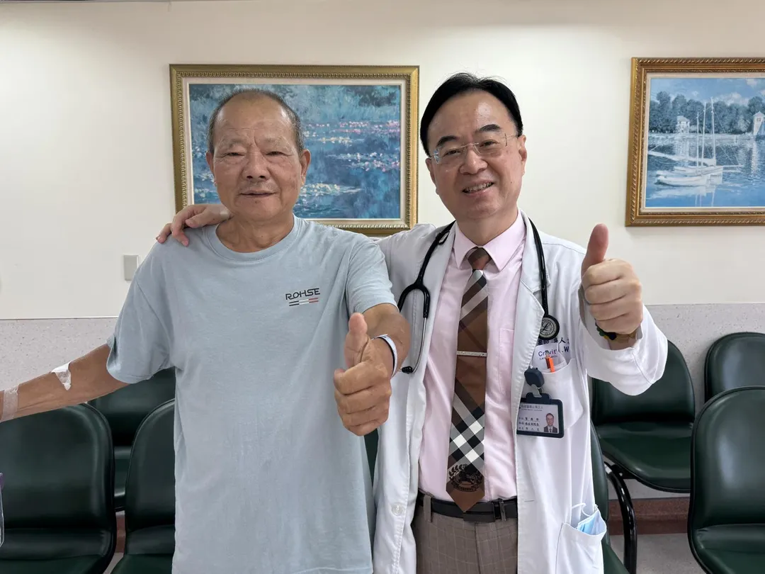 一名63歲黃姓老菸槍每日抽菸量高達兩包,接受國健署公費低劑量電腦斷層掃描時一切正常,卻在短短1年4個月後肺部驚見大腫瘤。(圖/烏日林新醫院)