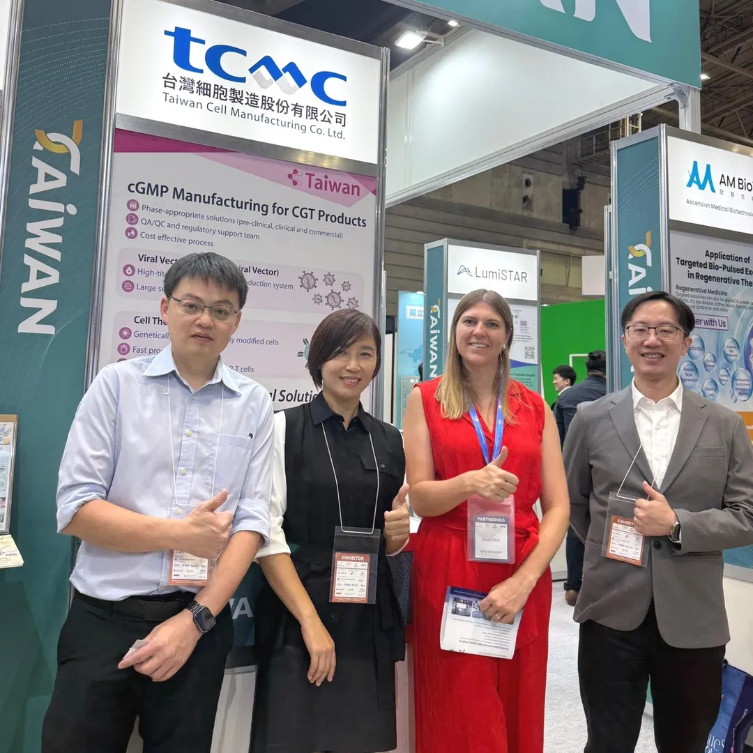tcmc展位吸引眾多國際藥廠及細胞與基因治療企業代表洽詢合作，現場氣氛熱絡。(圖/台灣細胞製造公司tcmc）