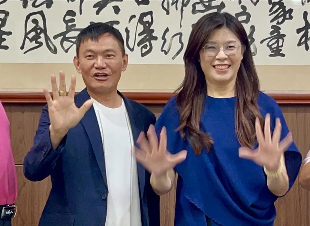 國民黨主席候選人鄭麗文在南投縣副議長潘一全安排下,9月23日拜會南投縣議會,與縣內藍營議員、鄉鎮長、仕紳座談。(中時楊靜茹攝)