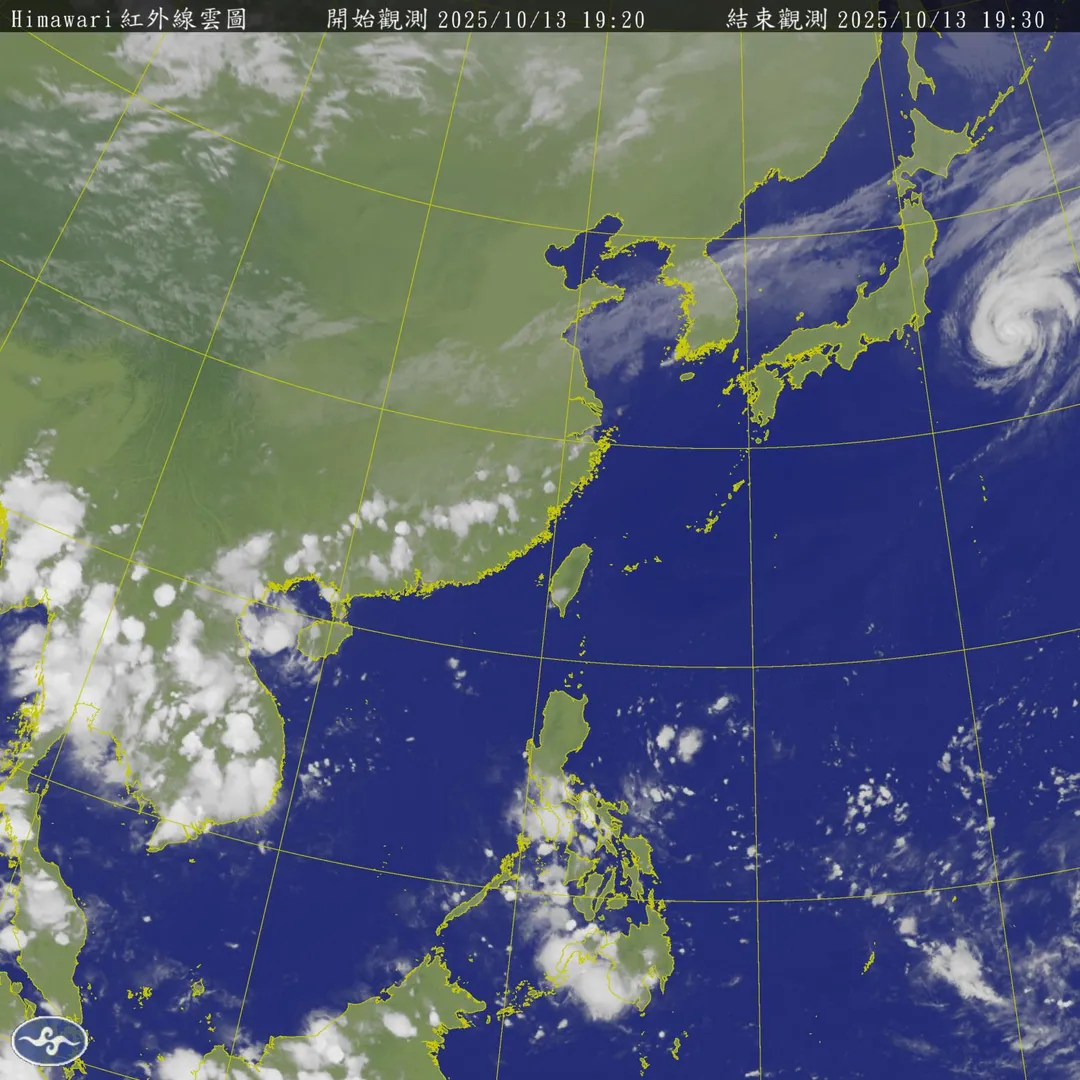 目前西北太平洋上有個熱帶系統預計本週末升級成颱風,將和東北季風陸續影響台灣天氣。(圖/翻攝自中央氣象署官網)