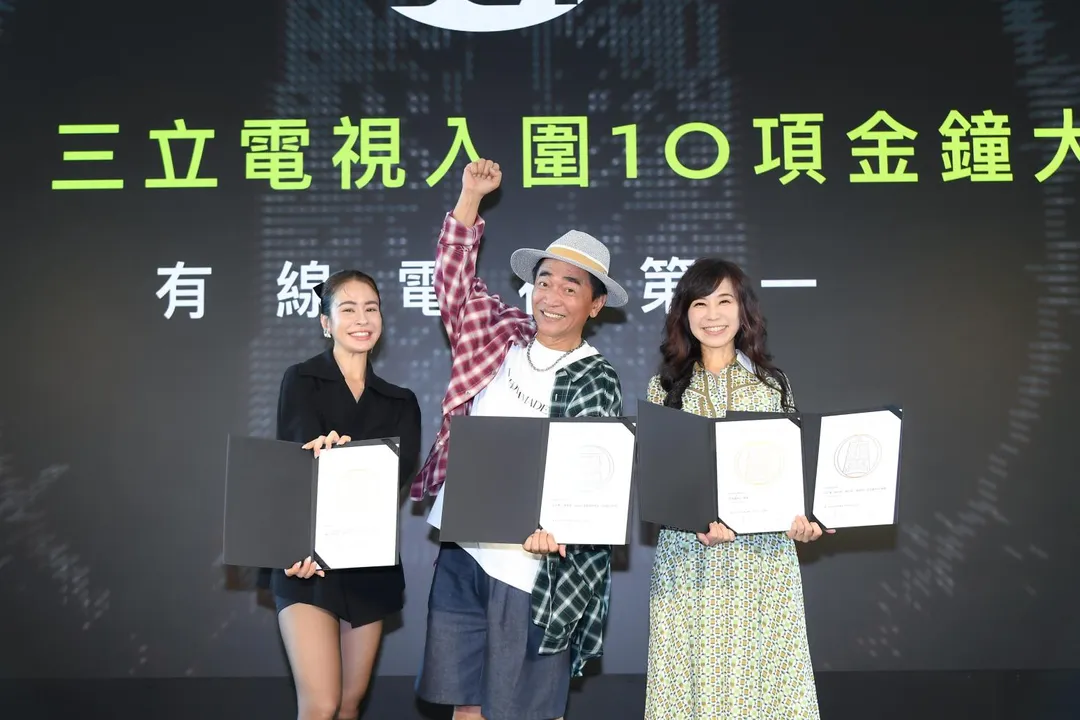 雷艾美(左)被吳宗憲(中)笑虧是「綜藝界的阿信」。(圖/三立提供)