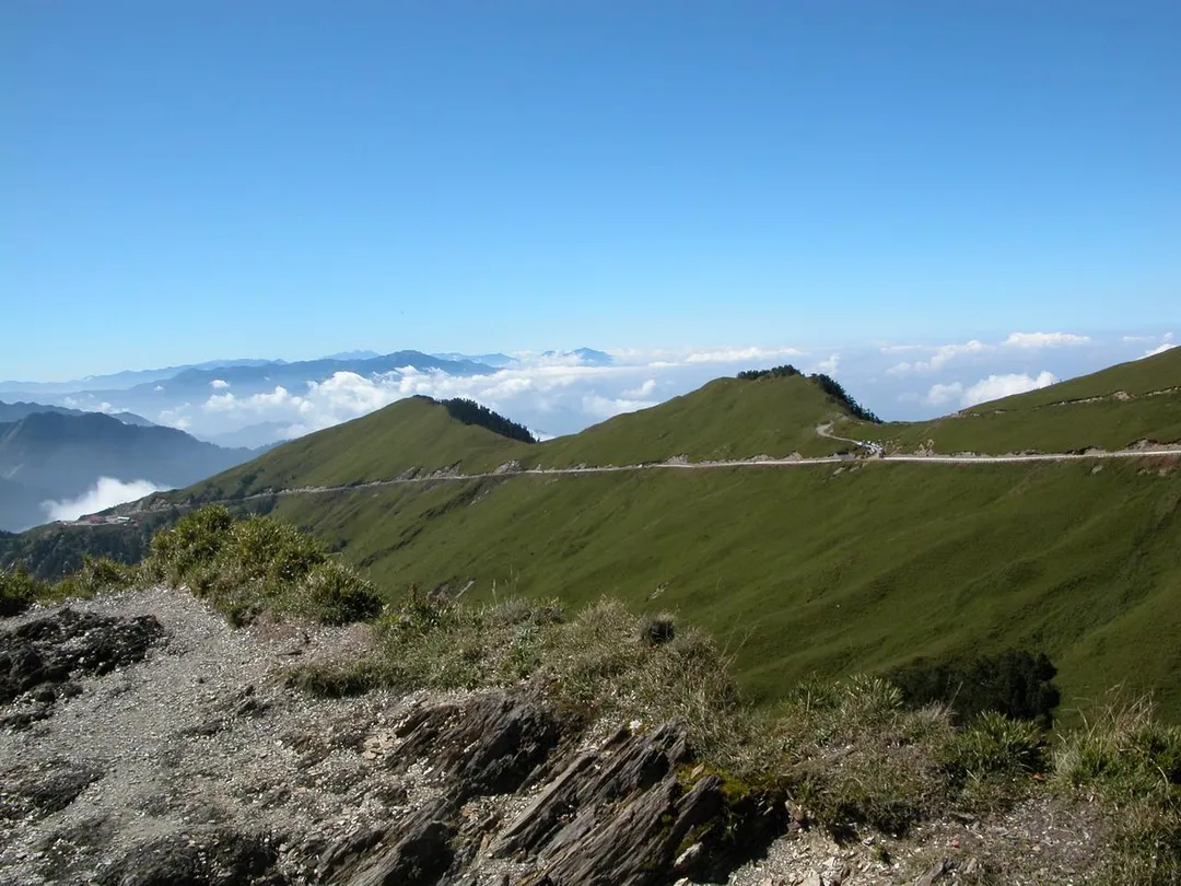 武嶺遠眺合歡主峰登山口。（圖／太管處提供）