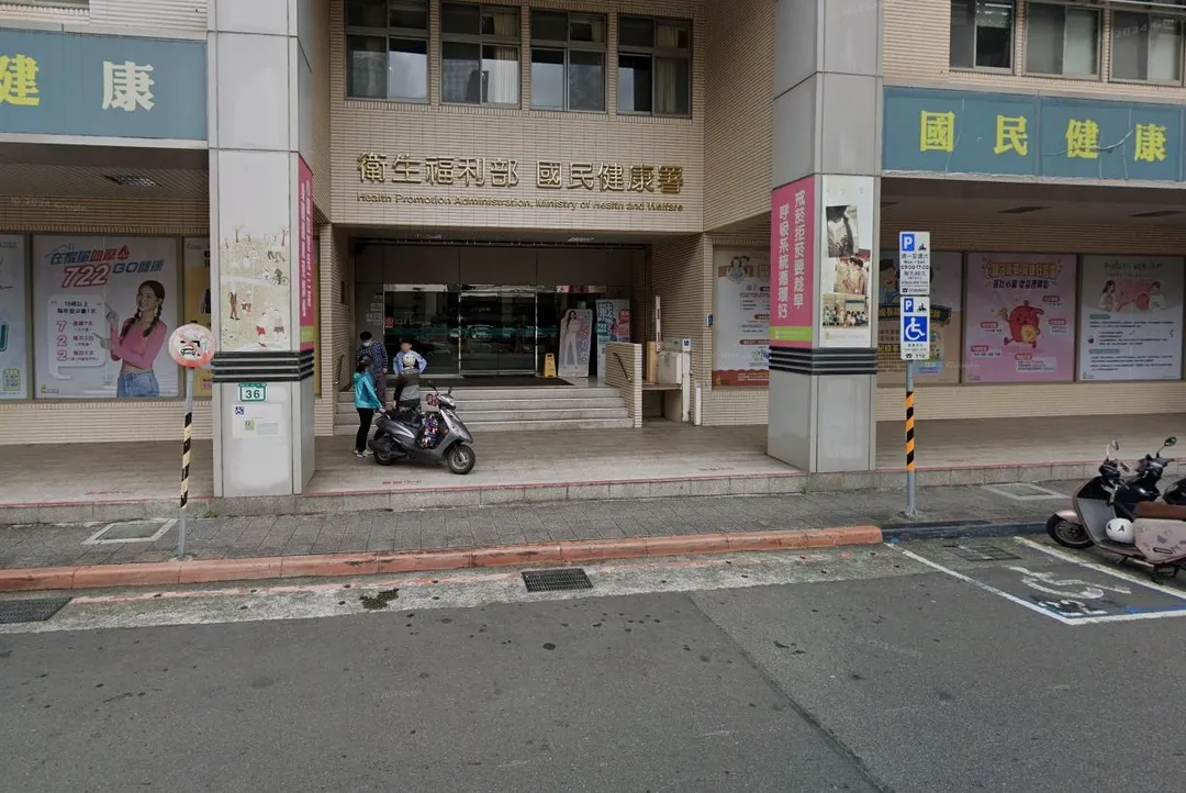 近期傳出有超商APP上架相關產品與價格,疑違法廣告加熱菸,國健署今天證實已交由台北市衛生局查處,若確認違規,最高可處新台幣2500萬元罰鍰。(圖/Google街景圖)