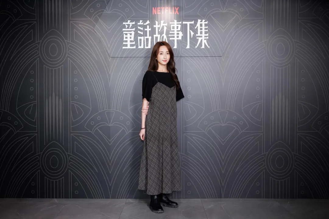 柯佳嬿14日出席Netflix金鐘入圍茶敘,笑喊:獎座不嫌多。(圖/Netflix 提供)