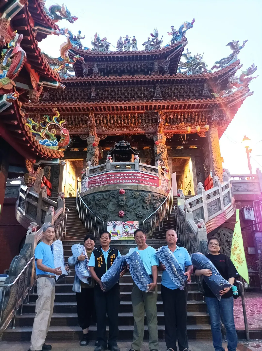 彰化埔鹽順澤宮為感謝參與花蓮光復鄉救災的「鏟子超人」們，特別設計限量版神帽致敬這群無名英雄。（圖／翻攝自「埔鹽順澤宮」臉書）