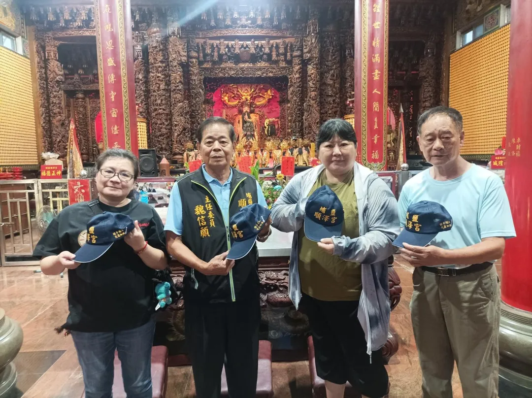 彰化埔鹽順澤宮為感謝參與花蓮光復鄉救災的「鏟子超人」們，特別設計限量版神帽致敬這群無名英雄。（圖／翻攝自「埔鹽順澤宮」臉書）
