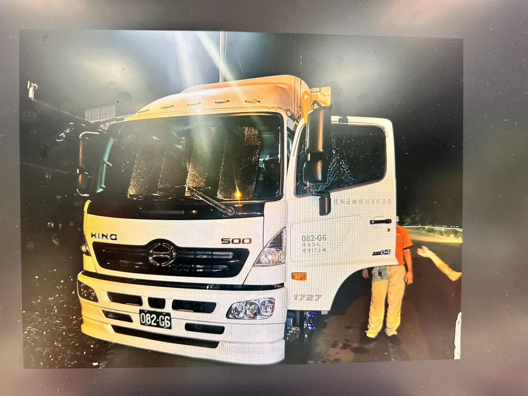 警方立即通報攔截圍捕,在陳嫌住處附近發現其坐在車內,經同意搜查後取得涉案槍枝。(圖/警方提供)