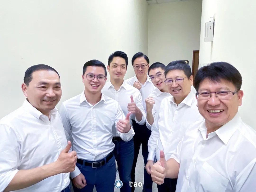 國民黨智庫副執行長今日貼出與多位藍營縣市長的合照。(圖/凌濤臉書)