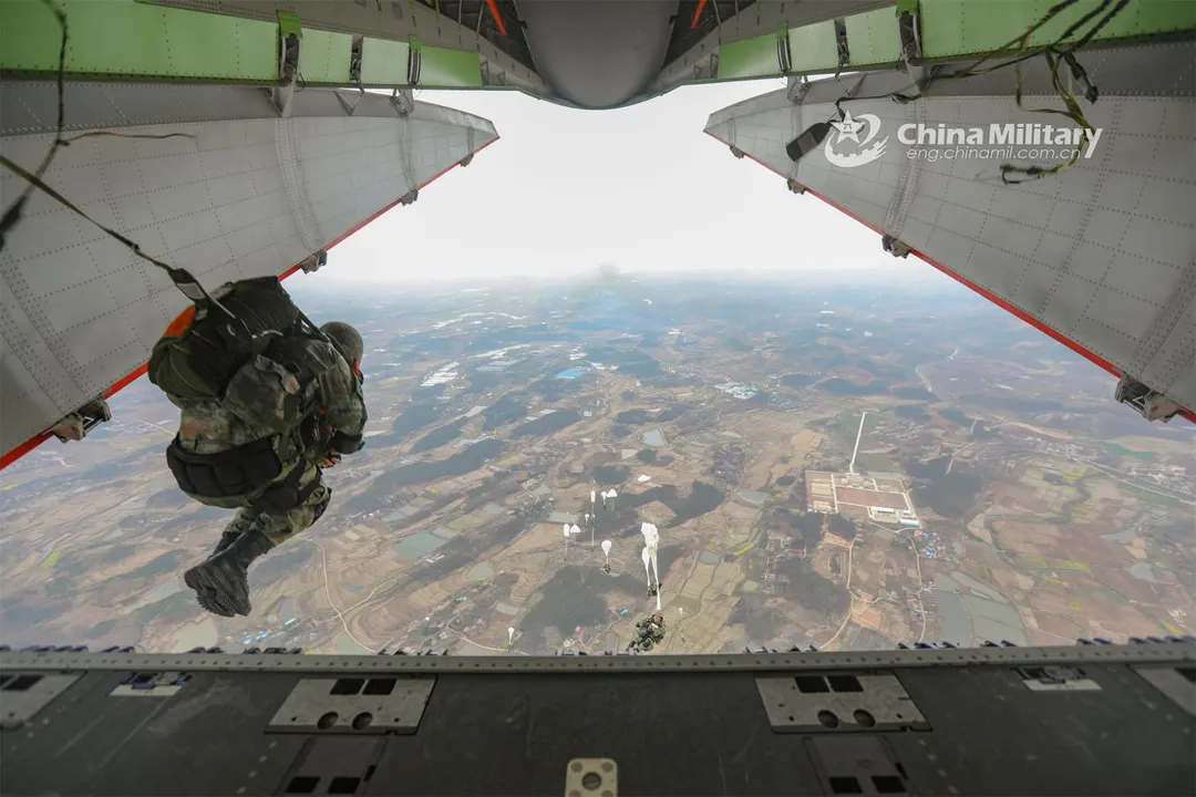 外媒報導俄軍為大陸空降部隊提供戰場經驗。(圖/中國軍網)