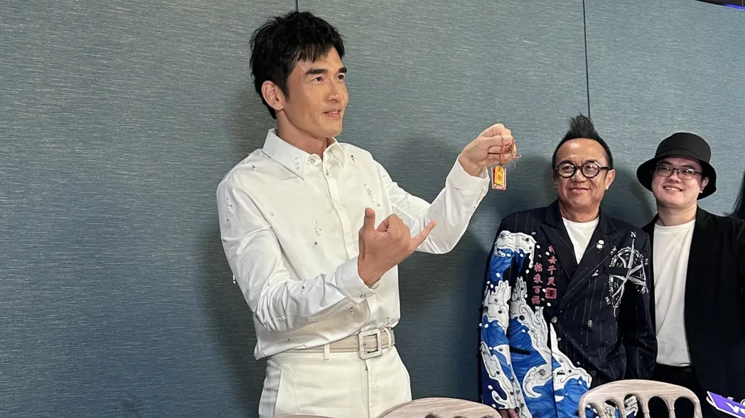 楊一展的幸運物是姊姊生前留給他的護身符。（圖／記者 伍映澄 攝）