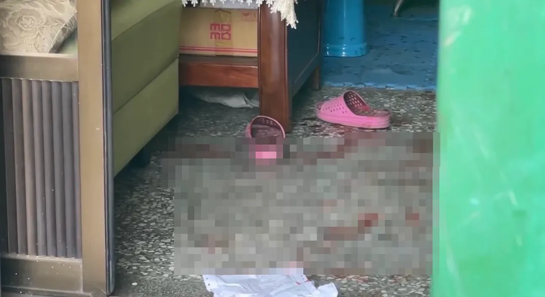 台中霧峰發生一起砍人案現場血跡斑斑。(圖/翻攝畫面)