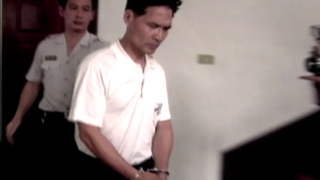 司機楊清友在火災發生後自己破窗逃生，被指控見死不救。（圖／中天新聞）