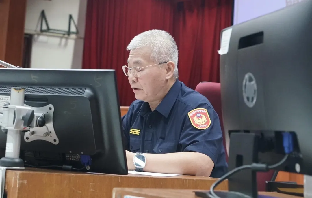 新北市警局長方仰寧下午緊急召開視訊會議。（圖／翻攝畫面）