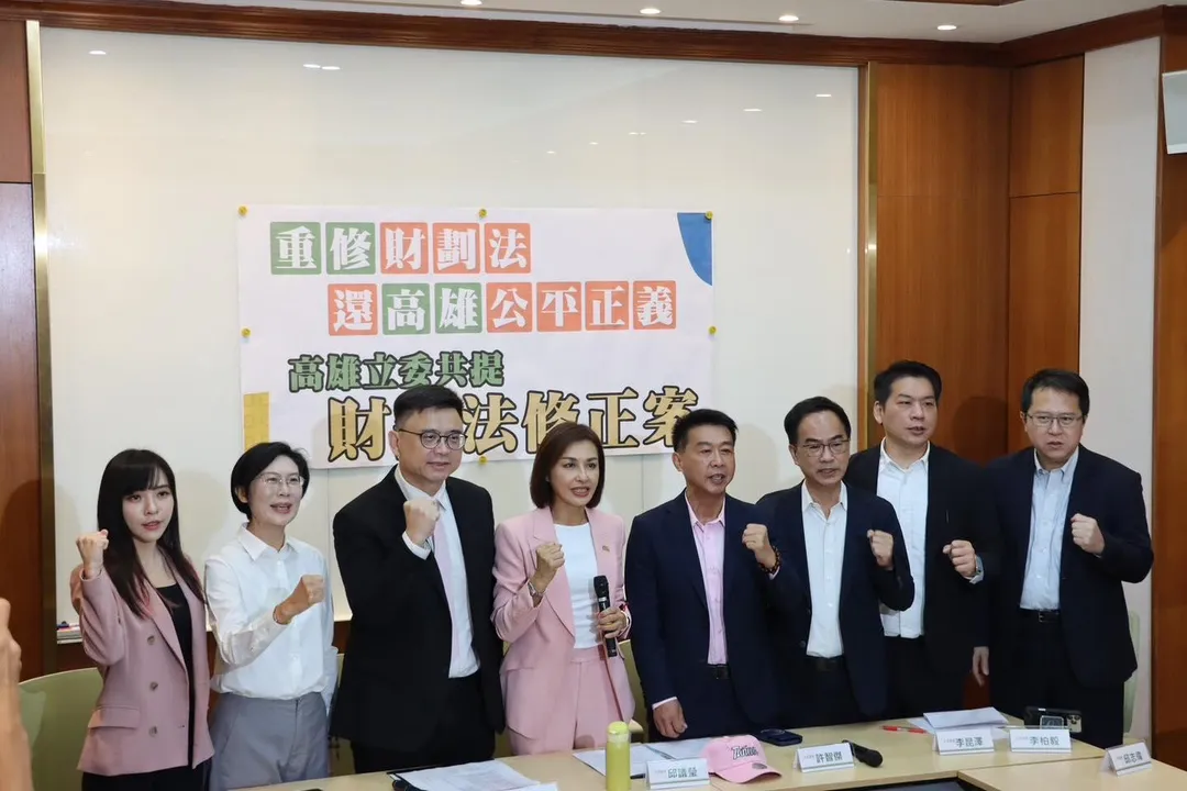民進黨立委邱議瑩、賴瑞隆、許智傑、林岱樺、李柏毅、邱志偉、李昆澤、黃捷等人提出財劃法修正案。（圖／翻攝邱議瑩臉書）