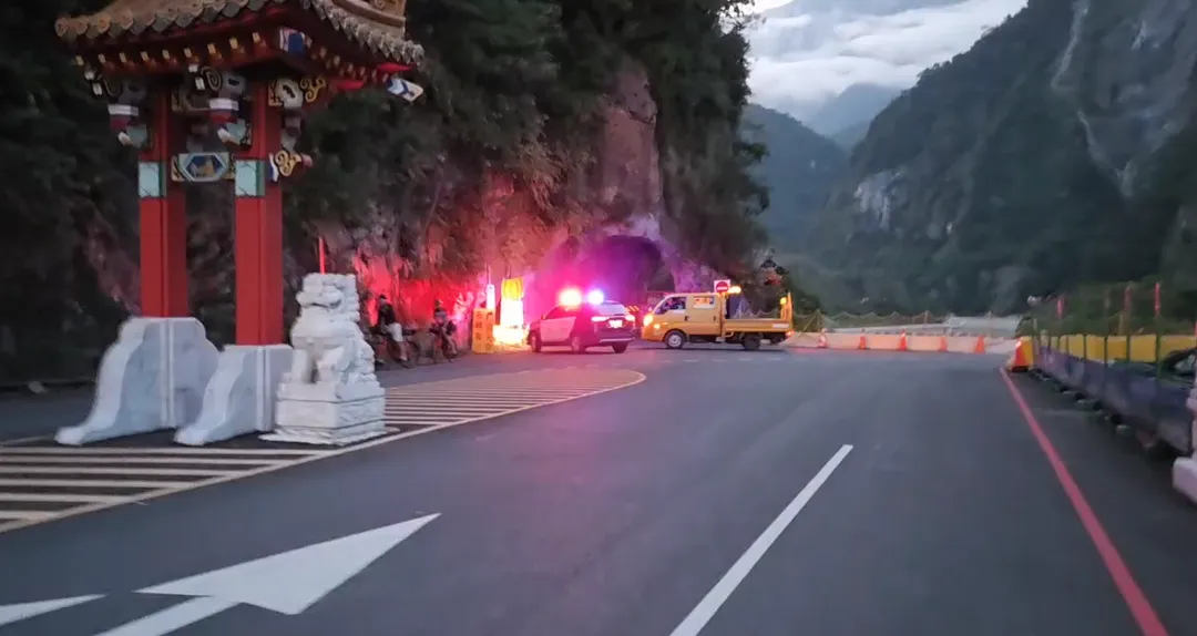 太魯閣入口道路封閉。（圖／中天新聞）