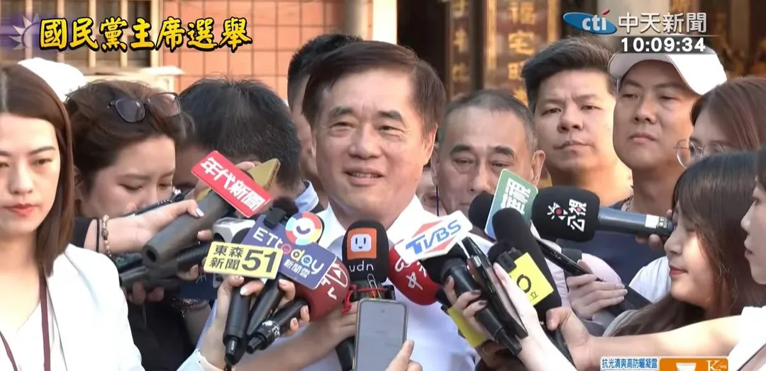 郝龍斌投票後受訪。（中天新聞）