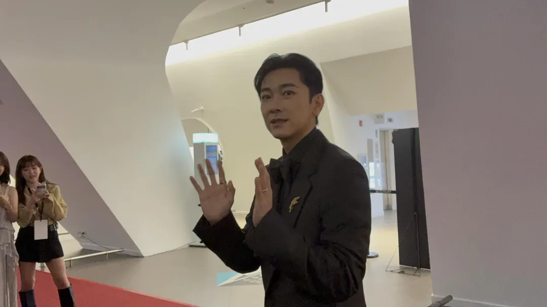 施名帥透露老婆雖然沒有和他一起來典禮現場,但有給他一個擁抱。(圖/記者郭竹倩 攝)