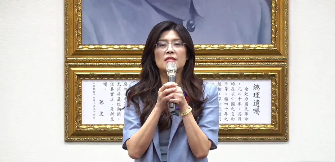 鄭麗文要感謝朱主席，這四年真的辛苦了。（圖取自國民黨臉書）