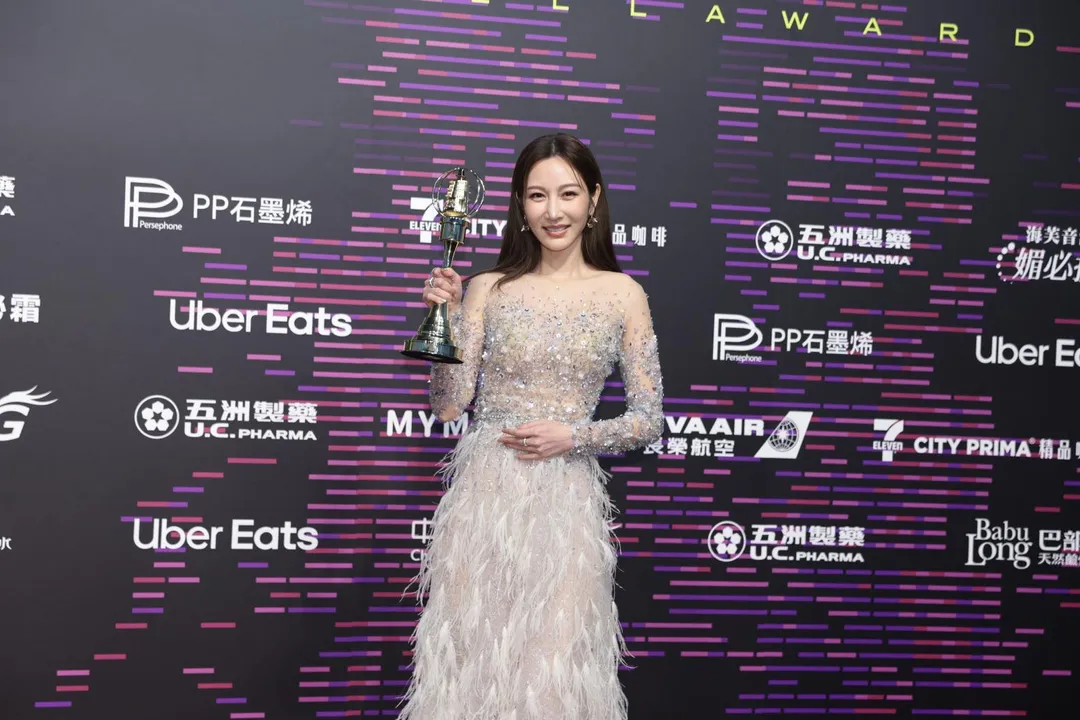 第60屆金鐘獎戲劇類頒獎典禮18日晚間在台北流行音樂中心舉行，戲劇節目女配角獎競爭激烈，最終由《影后》曾莞婷擊敗同劇謝瓊煖、鍾欣凌。（圖／中國時報 郭吉詮、杜宜諳攝）