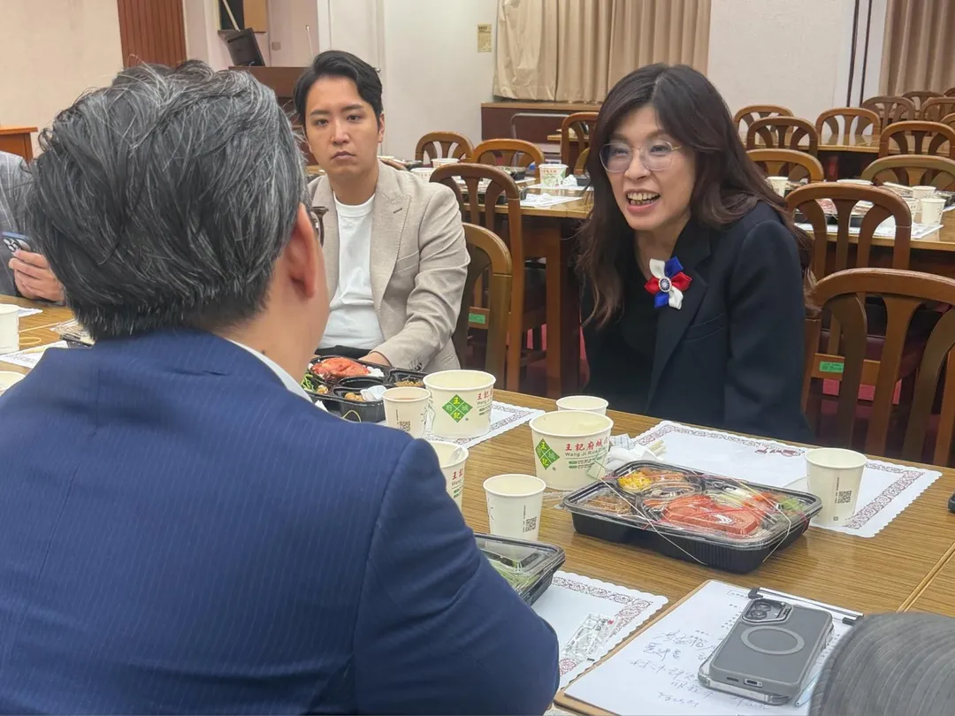 黃健豪和鄭麗文。（圖／翻攝黃健豪臉書）