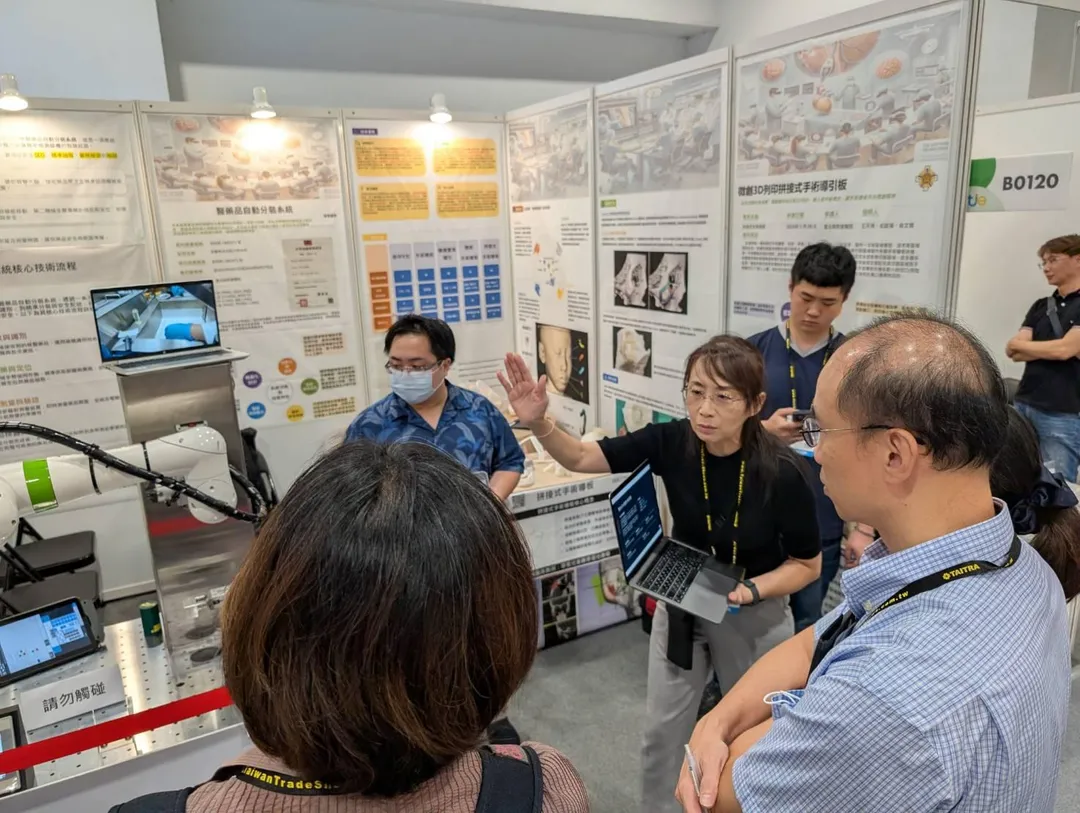 臺北榮總以「核醫藥品自動分裝系統」榮獲2025台灣創新技術博覽會發明競賽金獎。(圖/臺北榮總)