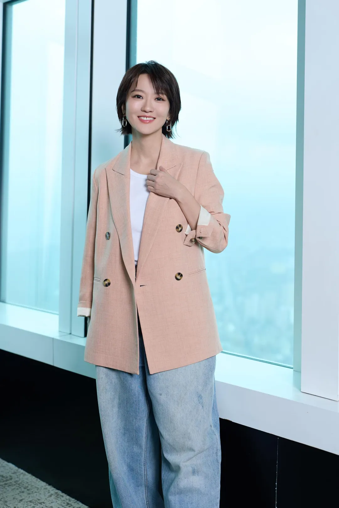 47歲新加坡歌手蔡淳佳睽違17年將於12月重返出道地台北開唱。（圖／Joi Music / 淳萃文化 提供）