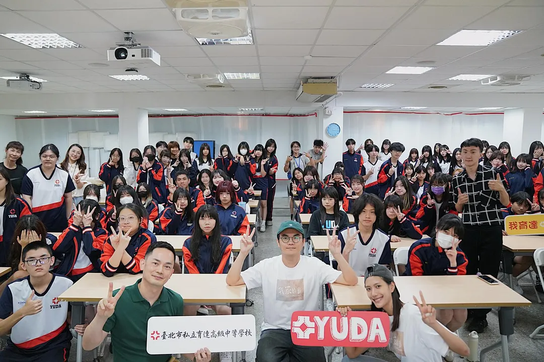 《我家的事》導演潘客印及演員黃珮琪日前到育達高中舉辦見面會。（圖／育達高中 提供）