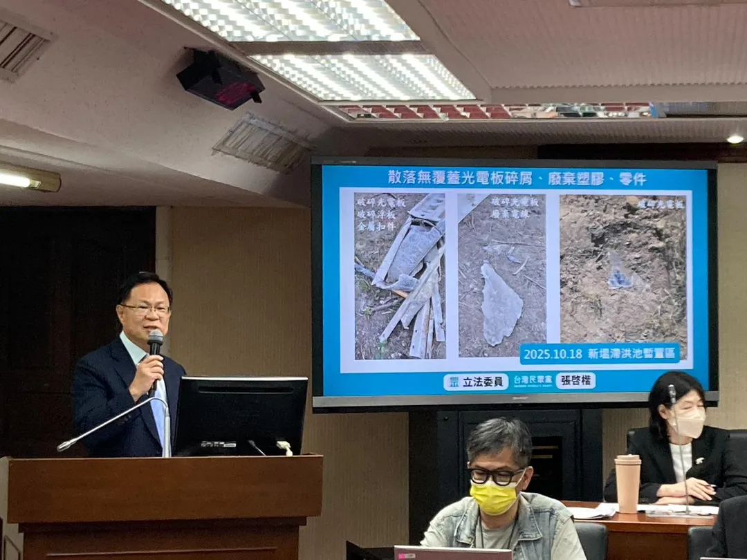 張啓楷表示，他前往嘉義實地考察，發現現場仍堆滿光電板碎片。（圖／張啓楷提供）