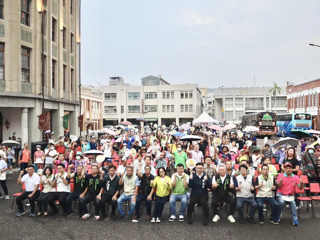 高雄市議員簡煥宗19日舉辦「簡煥宗摯友會」成立大會，並宣布支持立委賴瑞隆參選高雄市長。（圖／翻攝簡煥宗臉書）
