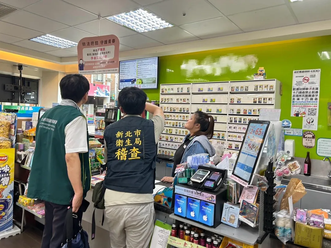 首家合法加熱菸產品17日在超商上架販售，卻在開賣首日以包裝標示違規為由下架。（圖／新北市衛生局）