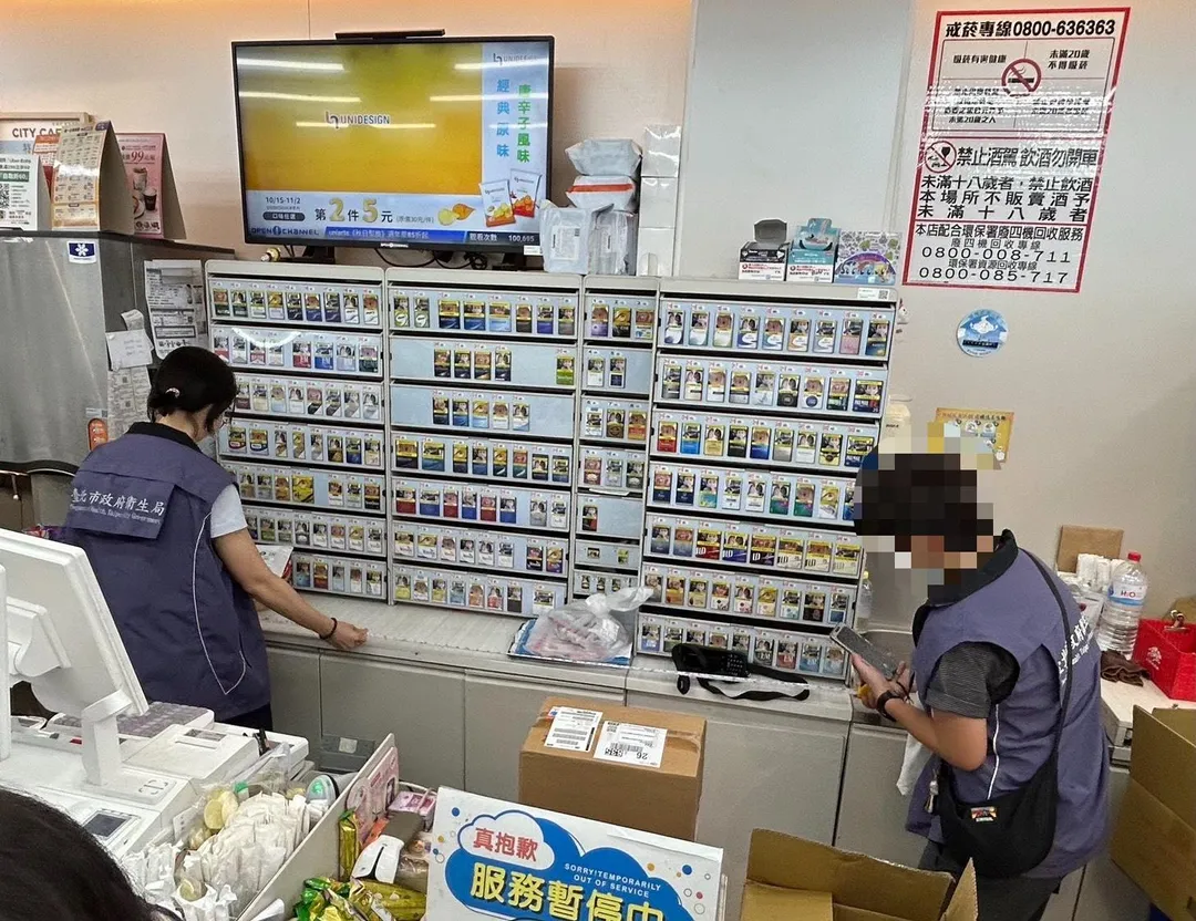 首家合法加熱菸8品項菸品容器均未標示尼古丁含量，開賣首日便遭全面下架。（圖／北市衛生局）