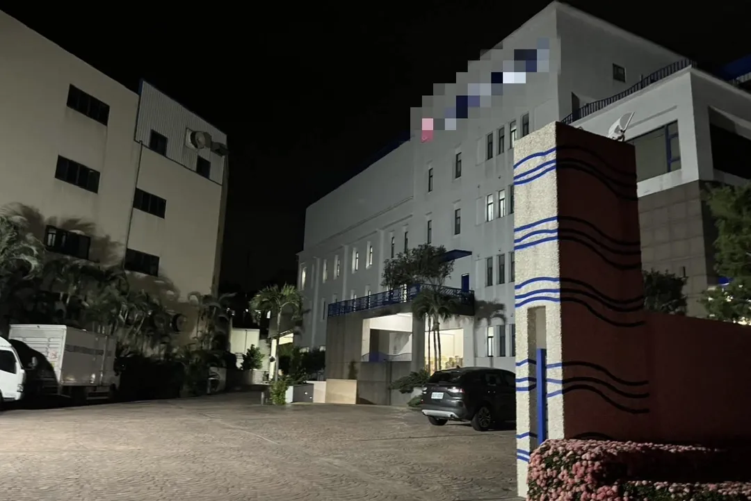 台中晚間發生一起電梯井墜落意外。（圖／翻攝畫面）