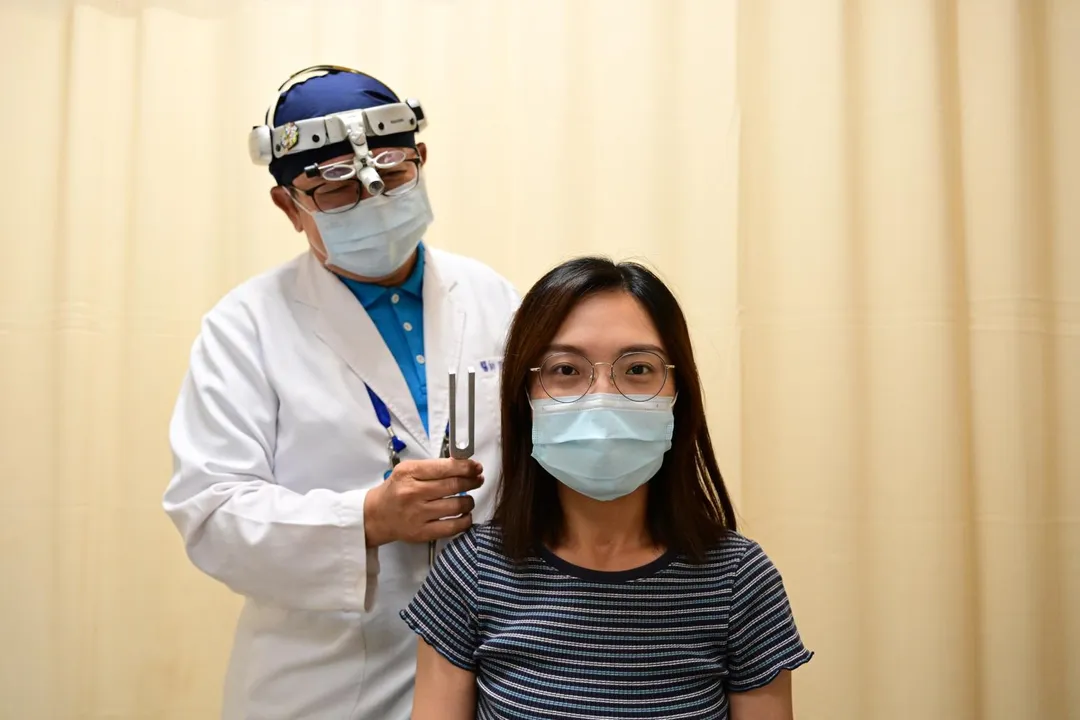 長時間處於極度安靜環境中，大腦的聽覺中樞會啟動「放大機制」，把微小聲音放大，以維持對環境的感知能力。（圖／亞洲大學附屬醫院）