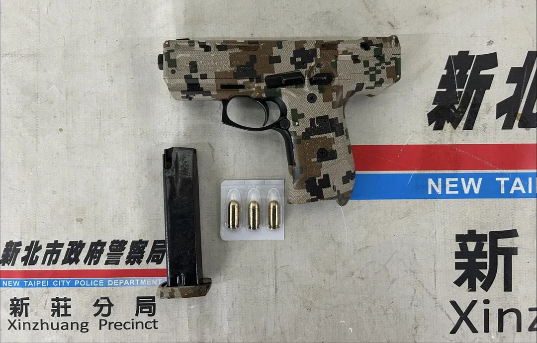 警方起出犯案的改造手槍。(圖/警方提供)