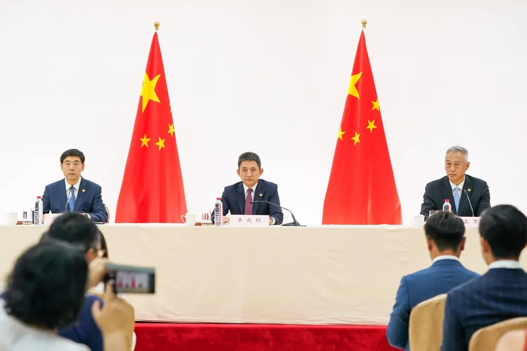 圖為李成鋼9月在中美經貿協議中方新聞發布會上。（圖／新華社）