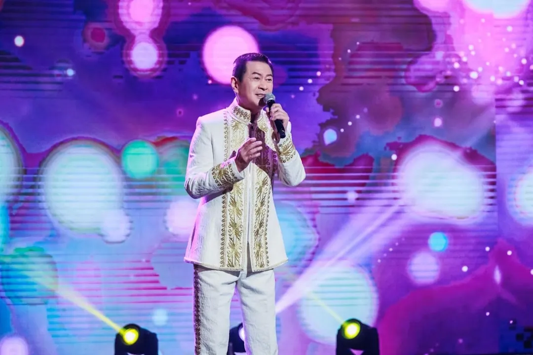 蔡小虎在節目中演唱多首經典歌曲。(圖/中天綜合台提供)