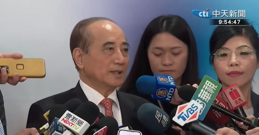 王金平今受訪被問到選前是否暗挺鄭麗文，王金平表示他暗挺就表示沒有所謂的真正支持。（圖/中天新聞）