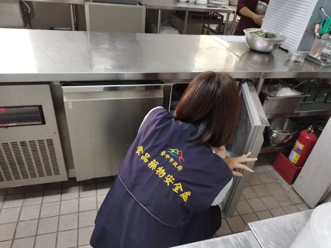 食安處前往店家稽查。(圖/食安處提供)
